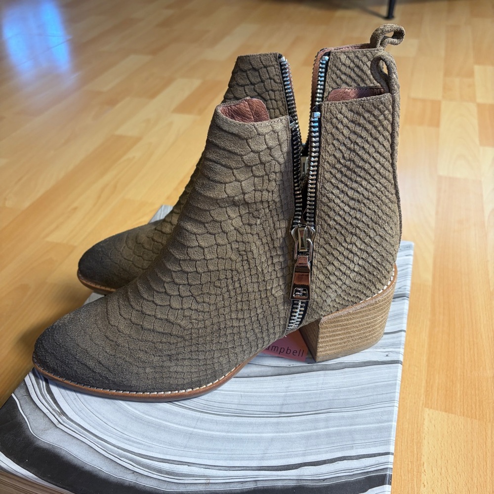 Jeffrey Campbell Boone Ankle‎ Boots in Khaki Matte Snake 9.5